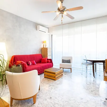 Spacious & Bright 2 Bedroom In City Center With Parking בית נופש אנטיב