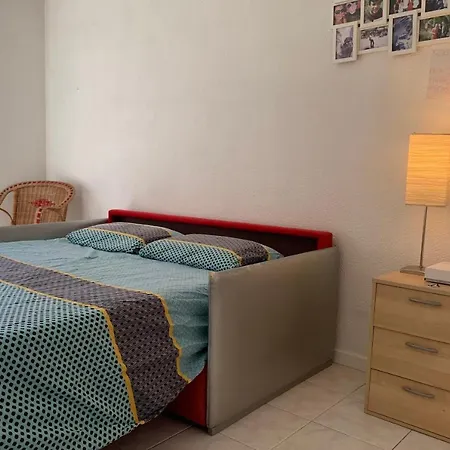 Spacious & Bright 2 Bedroom In City Center With Parking Holiday home *