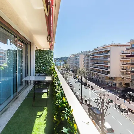 Spacious & Bright 2 Bedroom In City Center With Parking Holiday home Antibes